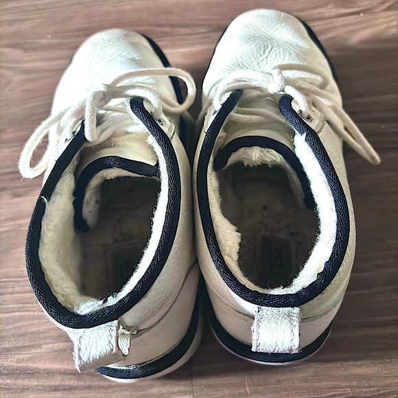 White UGGS with black laces, men’s size 10 - Picture 2 of 6